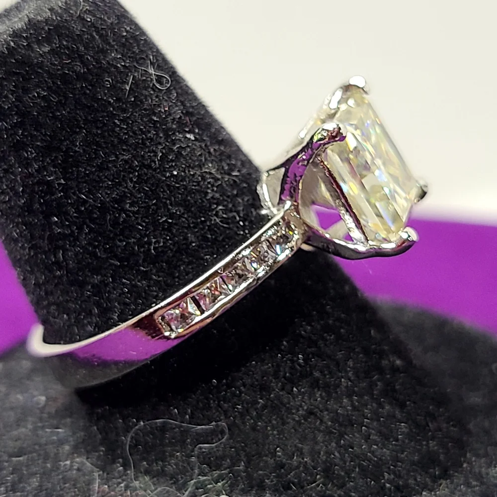 Moissanite gorgeous 65